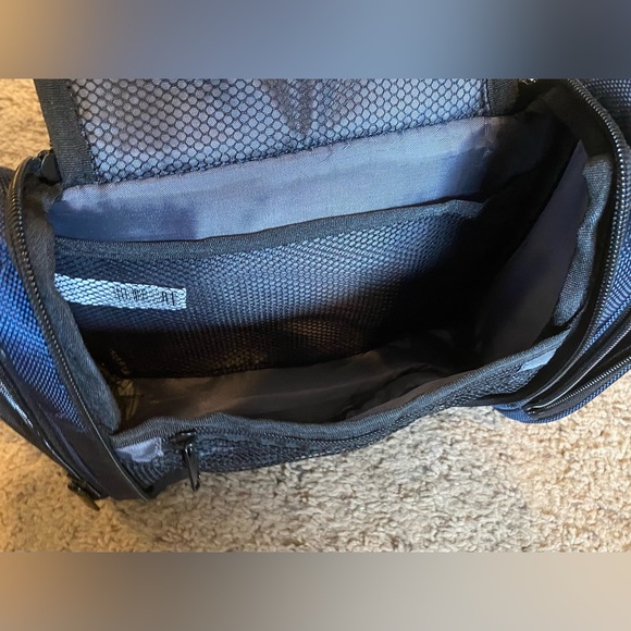 Blue Toiletry Bag Unisex Size 10X18 Inches - Picture 7 of 9